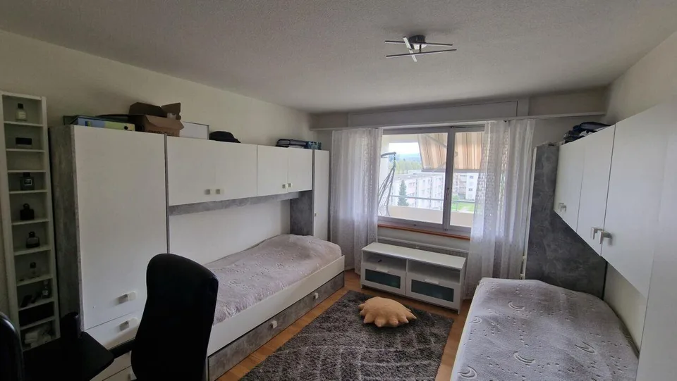 Vermietete, zentral gelegene 4.5-Zimmer-Wohnung im Baurecht mit attraktiver Nettorendite von 5% – Foto 9 von 11