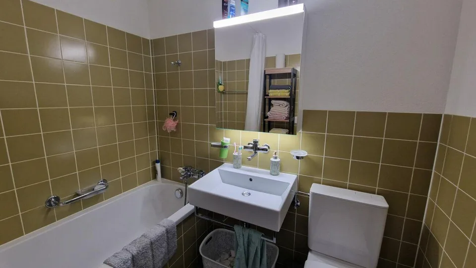 Vermietete, zentral gelegene 4.5-Zimmer-Wohnung im Baurecht mit attraktiver Nettorendite von 5% – Foto 7 von 11