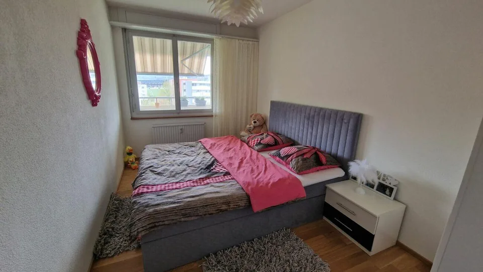 Vermietete, zentral gelegene 4.5-Zimmer-Wohnung im Baurecht mit attraktiver Nettorendite von 5% – Foto 10 von 11