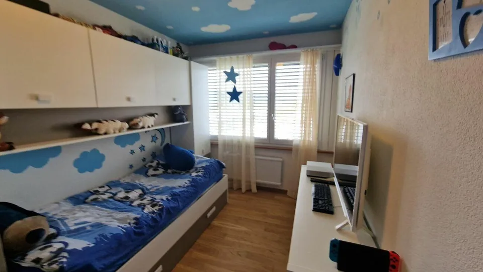 Vermietete, zentral gelegene 4.5-Zimmer-Wohnung im Baurecht mit attraktiver Nettorendite von 5% – Foto 11 von 11