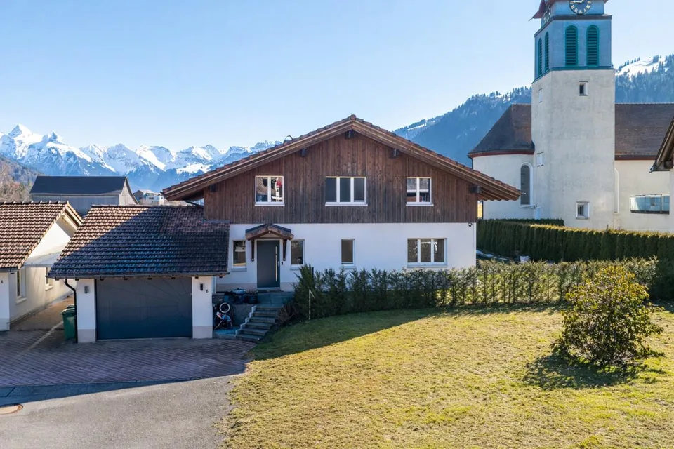 Gross/Einsiedeln: Einfamilienhaus mit spektakulärem Bergpanoramablick