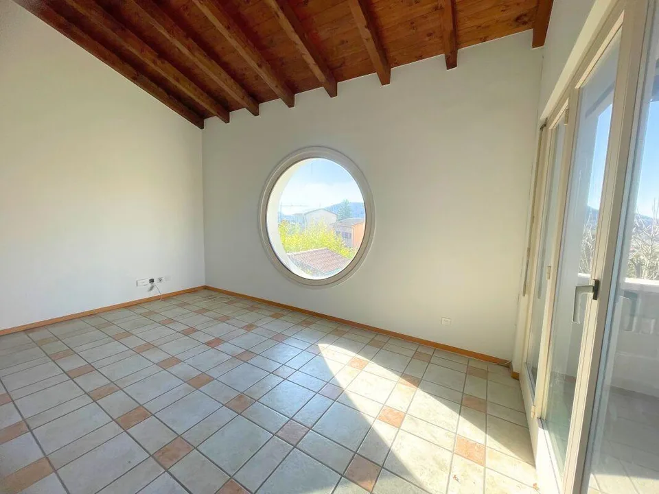 Maison unifamiliale intéressante avec appartement indépendant et jardin