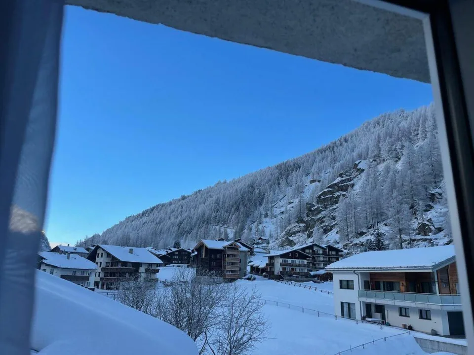 Primavera Saas-Grund nuovo appartamento in attico. Benessere in casa. – foto 13 di 23