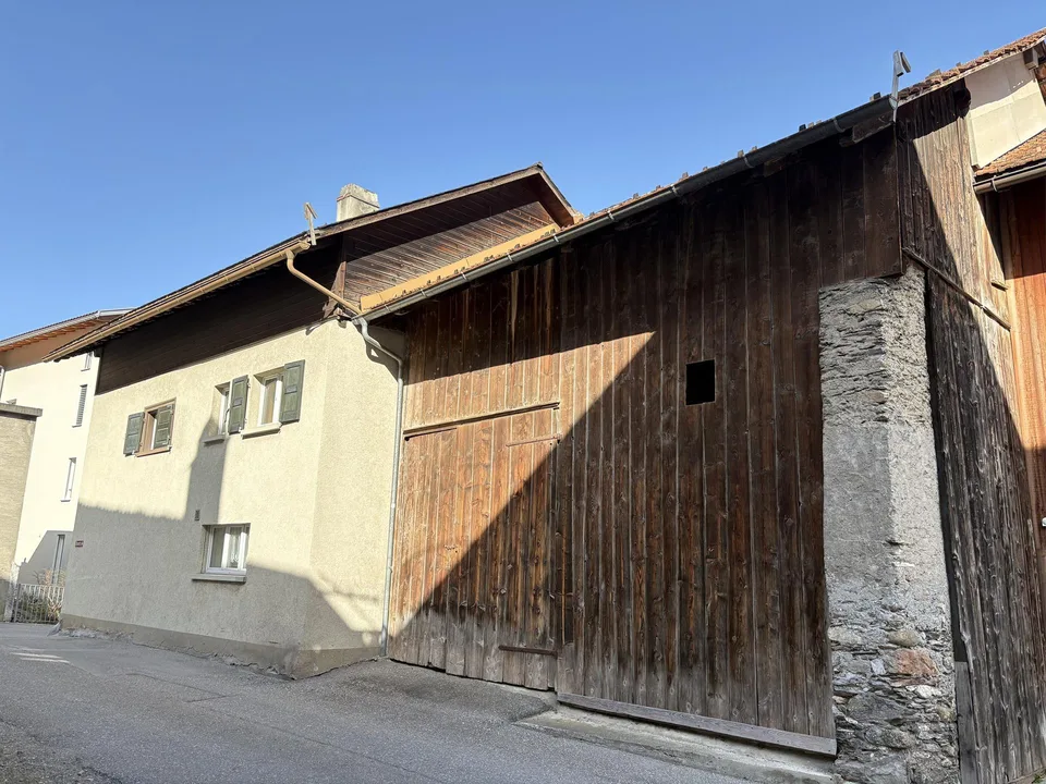 Untervaz - Maison unifamiliale avec étable et garage