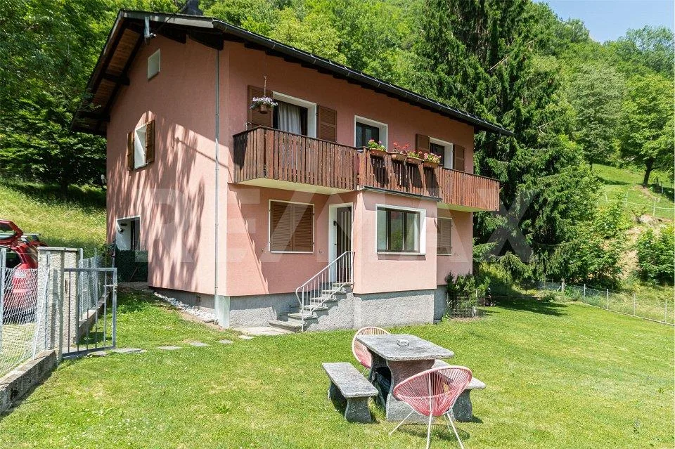 Casa bifamiliare con vista