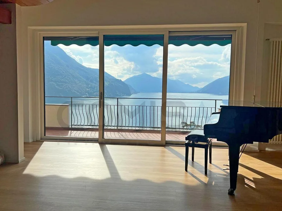 CASTAGNOLA  Villa di 7.5 locali con splendida vista sul lago di Lugano