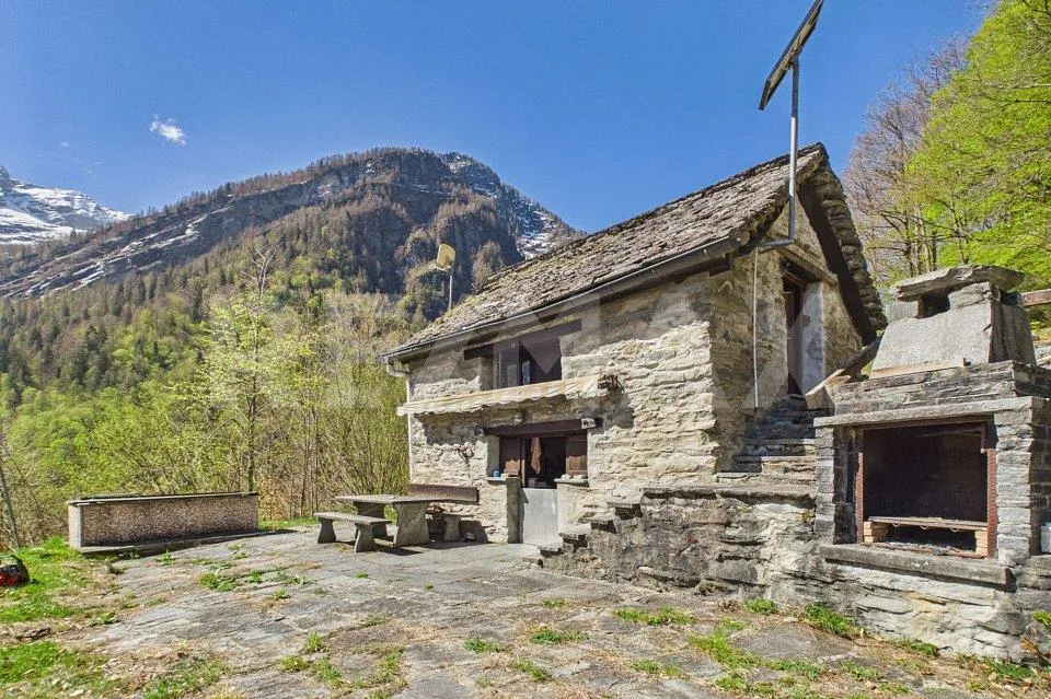 Piccolo rustico immerso nella natura a Campo Vallemaggia