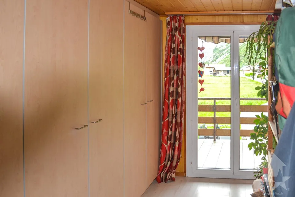 Appartamento di 4,5 locali di 80 m2 al 2° piano di un piccolo edificio.