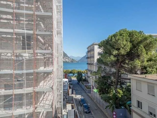 Lugano Zentrum: Neuwertiges Apartment mit Garten nur wenige Schritte vom See entfernt