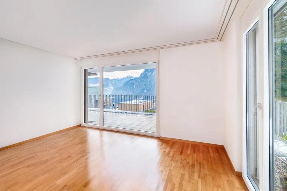 Leben an erhobener Lage mit See und Bergsicht – Foto 8 von 12