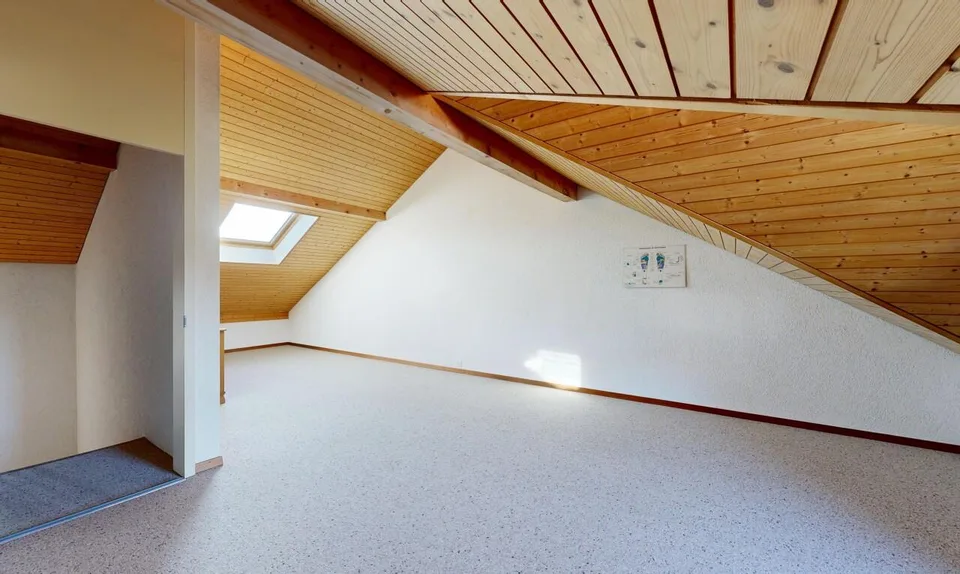 Charmantes Reihenhaus mit 4.5 Zimmern und Erweiterungsmöglichkeit – Foto 9 von 20