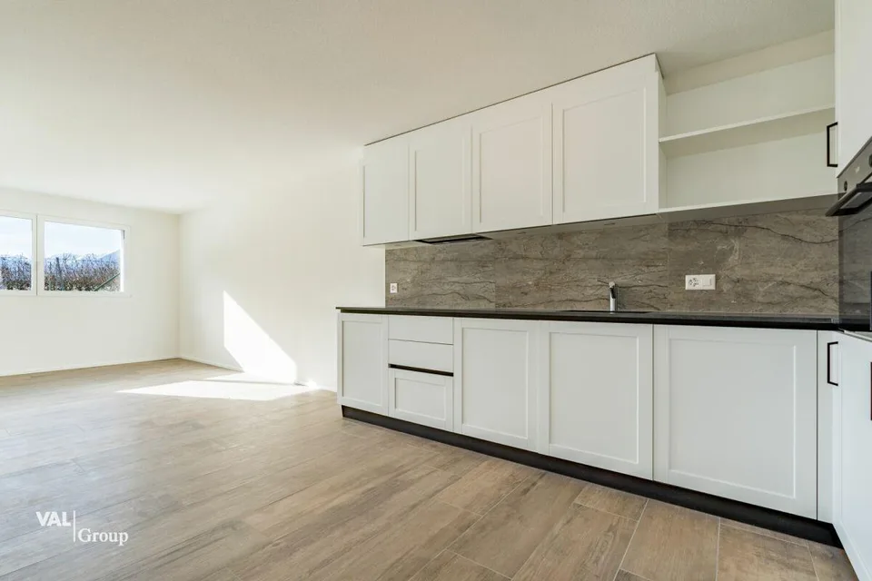 Elegante 3,5-Zimmer-Wohnung, die Komfort und Helligkeit mit Terrasse und privatem Garten vereint