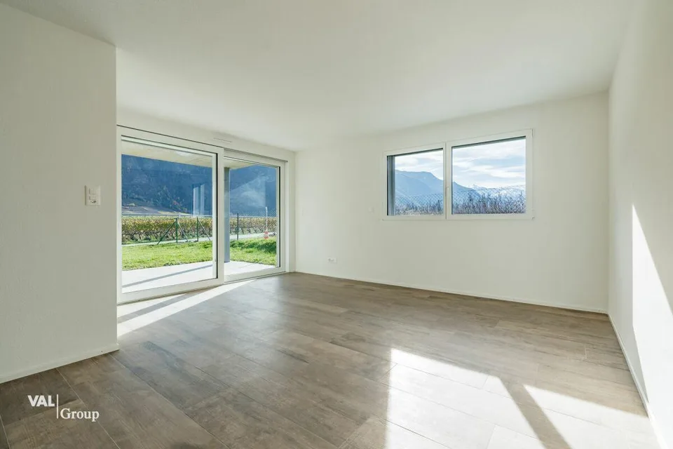 Elegante 3,5-Zimmer-Wohnung, die Komfort und Helligkeit mit Terrasse und privatem Garten vereint