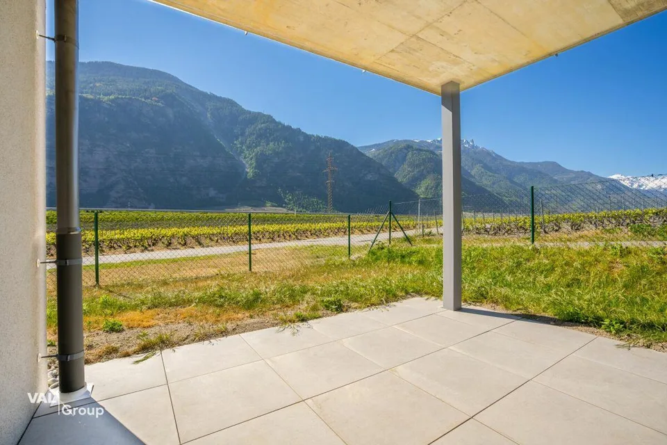 Elegante 3,5-Zimmer-Wohnung, die Komfort und Helligkeit mit Terrasse und privatem Garten vereint