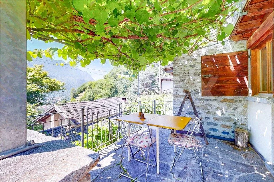 Affascinante casa in pietra con giardino e terrazza panoramica