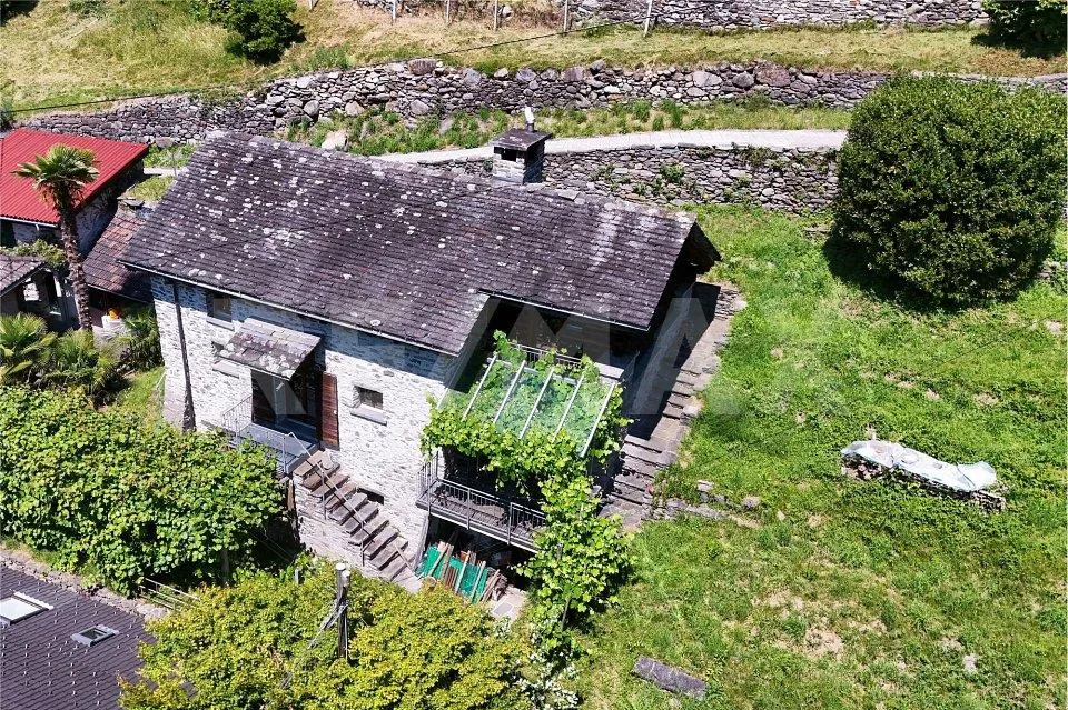 Affascinante casa in pietra con giardino e terrazza panoramica