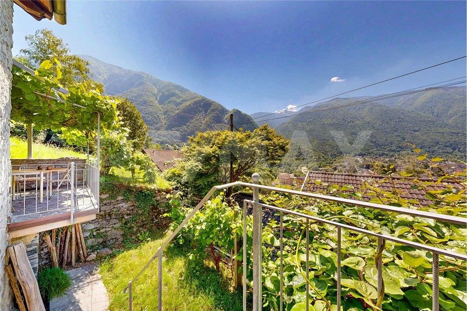 Affascinante casa in pietra con giardino e terrazza panoramica