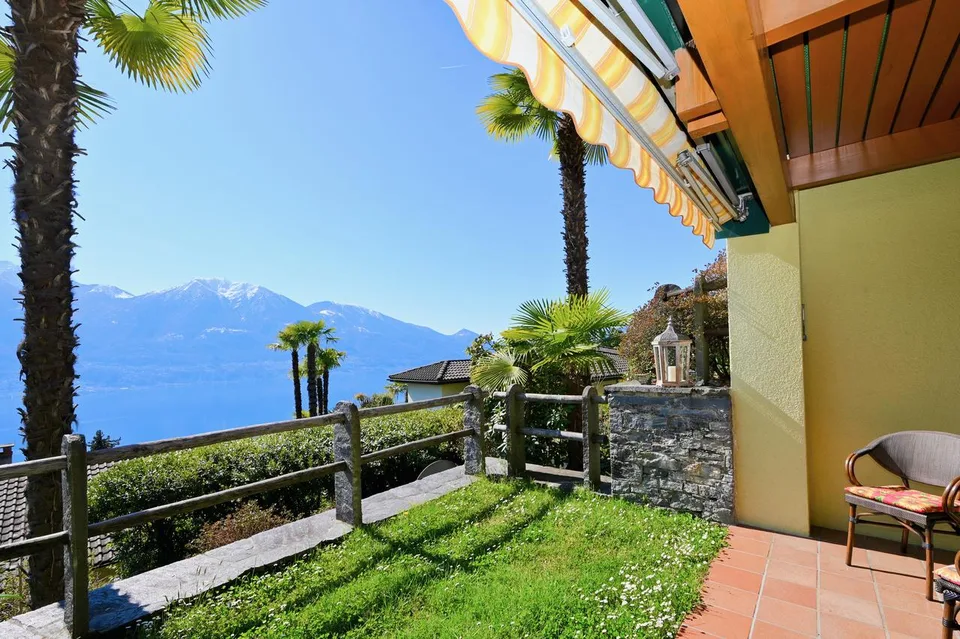 REIHENMITTELHAUS MIT SEESICHT, ABSOLUTER RUHE UND GEMEINSCHAFTS-POOL