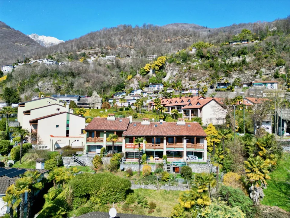 REIHENMITTELHAUS MIT SEESICHT, ABSOLUTER RUHE UND GEMEINSCHAFTS-POOL