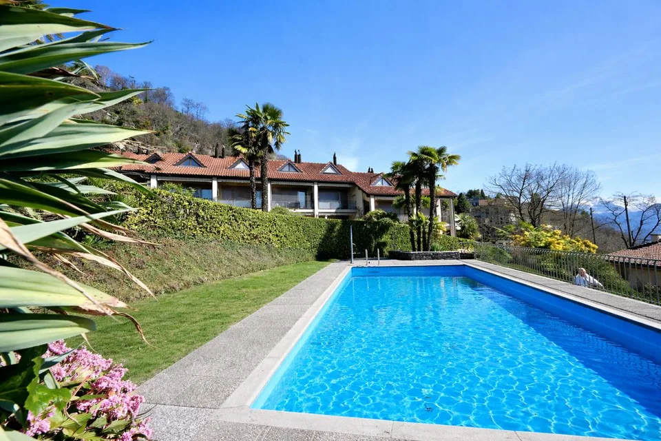 REIHENMITTELHAUS MIT SEESICHT, ABSOLUTER RUHE UND GEMEINSCHAFTS-POOL