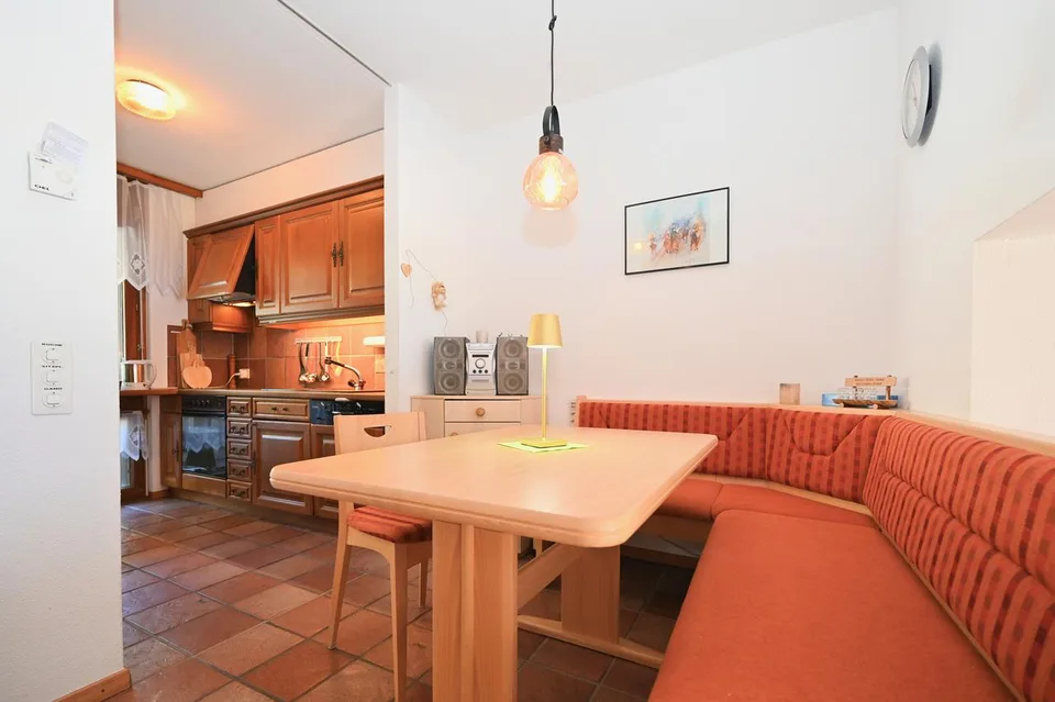 REIHENMITTELHAUS MIT SEESICHT, ABSOLUTER RUHE UND GEMEINSCHAFTS-POOL – Foto 8 von 19
