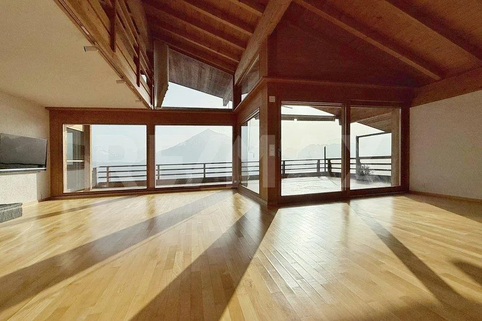 Maisonette-Wohnung in Sigriswil mit Berg- und Seeblick