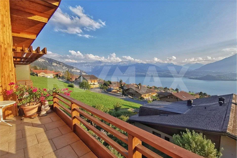 Maisonette-Wohnung in Sigriswil mit Berg- und Seeblick