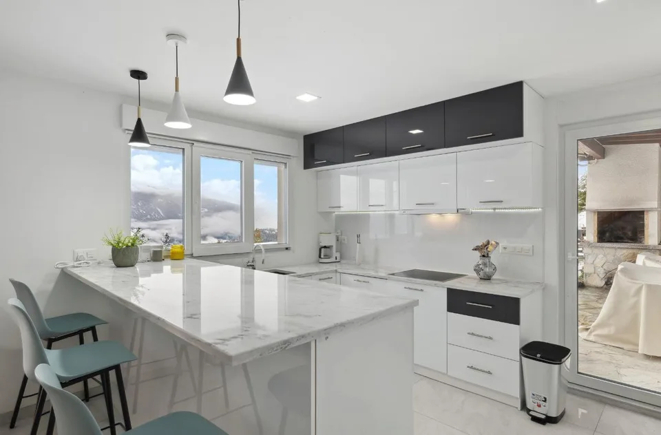 Villa d’exception de 6.5 pièces – 258 m² avec panorama alpin majest...