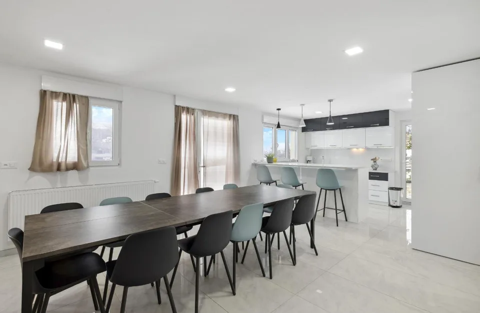 Villa d’exception de 6.5 pièces – 258 m² avec panorama alpin majest...