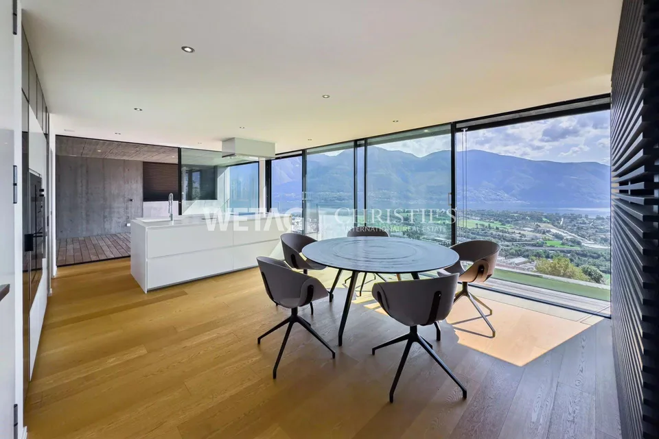 Penthouse moderno con vista panoramica in vendita a Locarno Monti