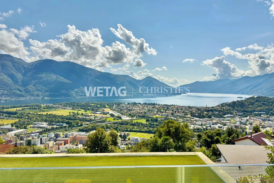 Penthouse moderno con vista panoramica in vendita a Locarno Monti