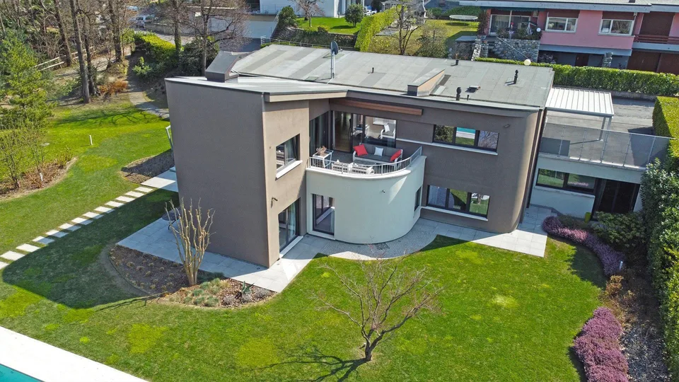 Mendrisio, raffinata villa singola con piscina