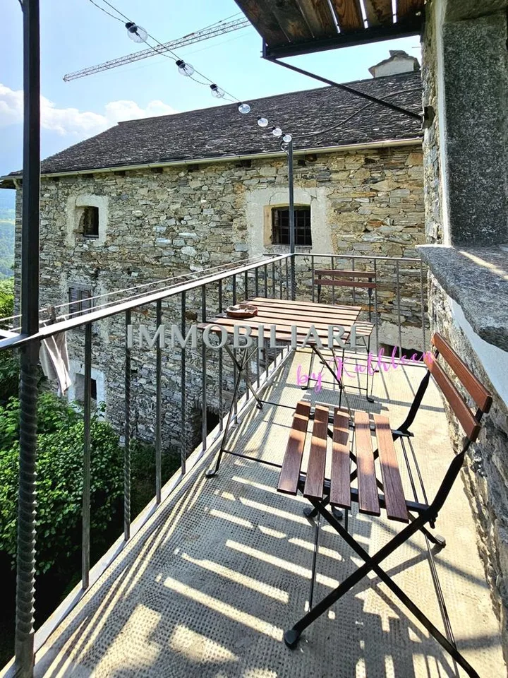 Edles Tessinerhaus in paradiesischer Lage: Weitblick, Sonne, Ruhe