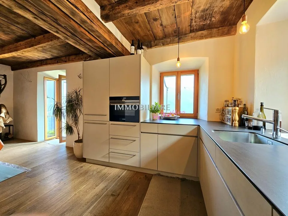 Edles Tessinerhaus in paradiesischer Lage: Weitblick, Sonne, Ruhe