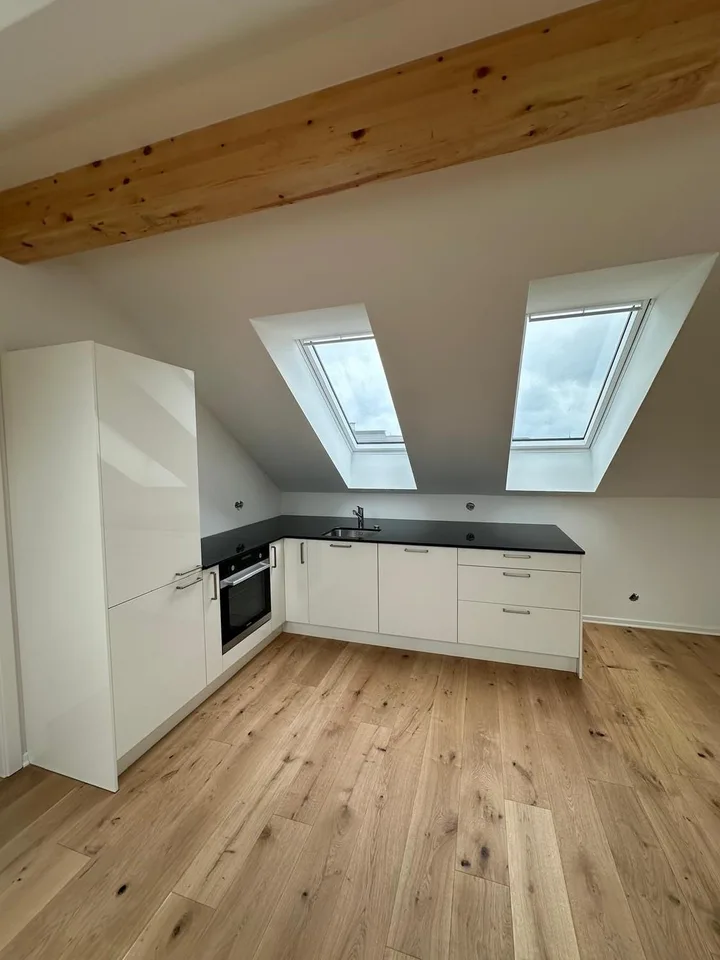 Erstbezug nach komplettem Dachausbau  exklusive Dachgeschosswohnung...