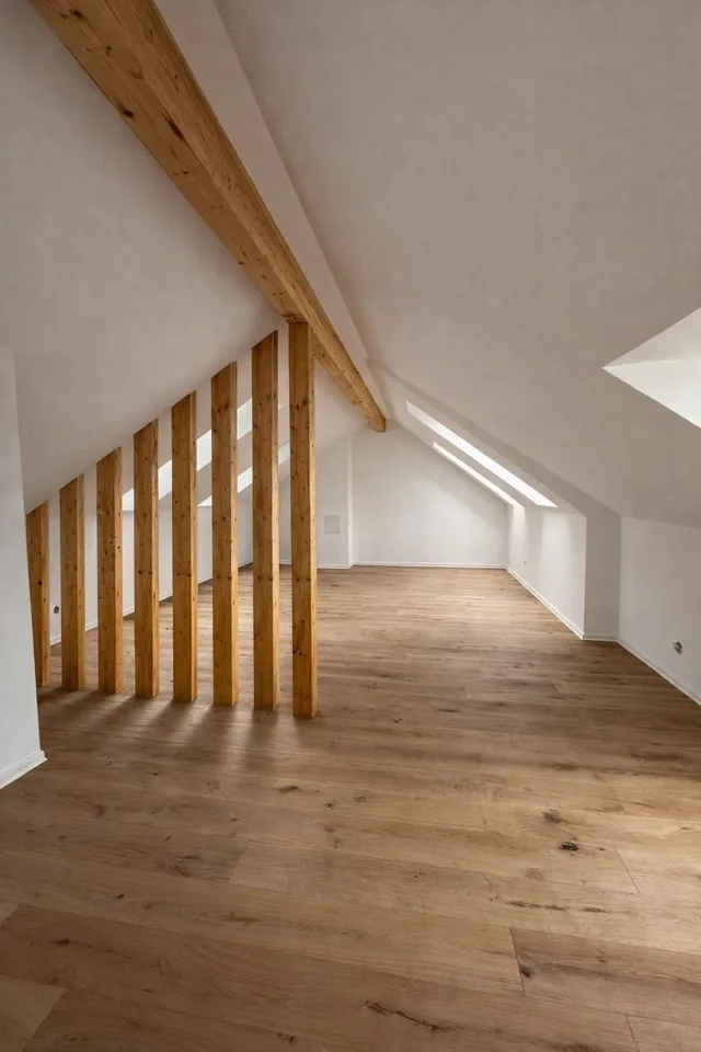 Erstbezug nach komplettem Dachausbau  exklusive Dachgeschosswohnung...