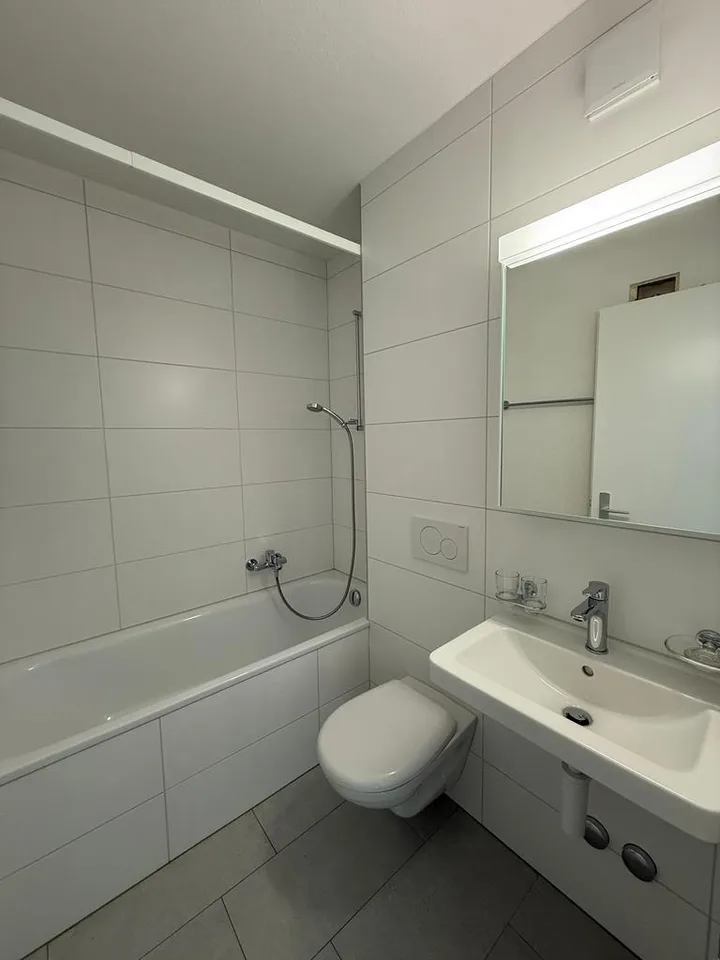 Moderne 3.5-Zimmerwohnung mit Balkon im 1. Stock / Mietzinsaktion