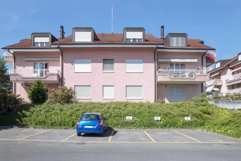 Close to the lake and public transportation
