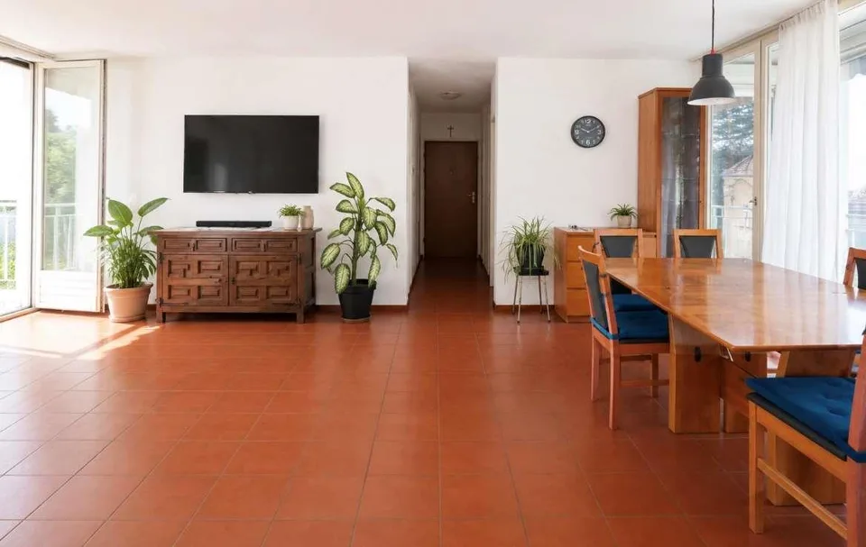 Appartamento con bella terrazza comodo ai servizi