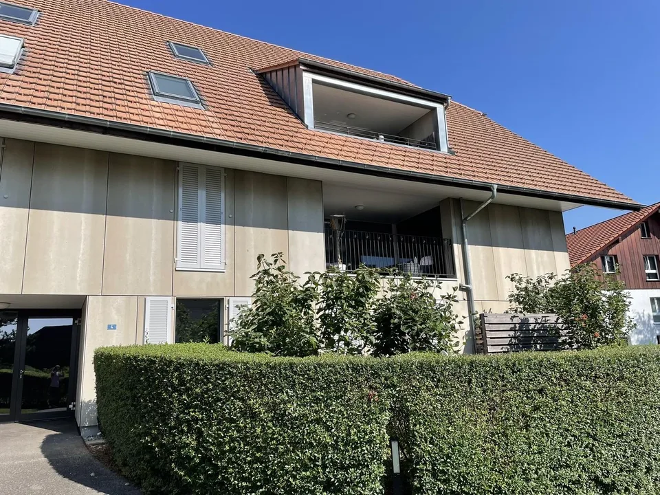 Charmante 2.5-Zimmer-Dachgeschosswohnung in Aeschi  Ihr neues Zuhau...