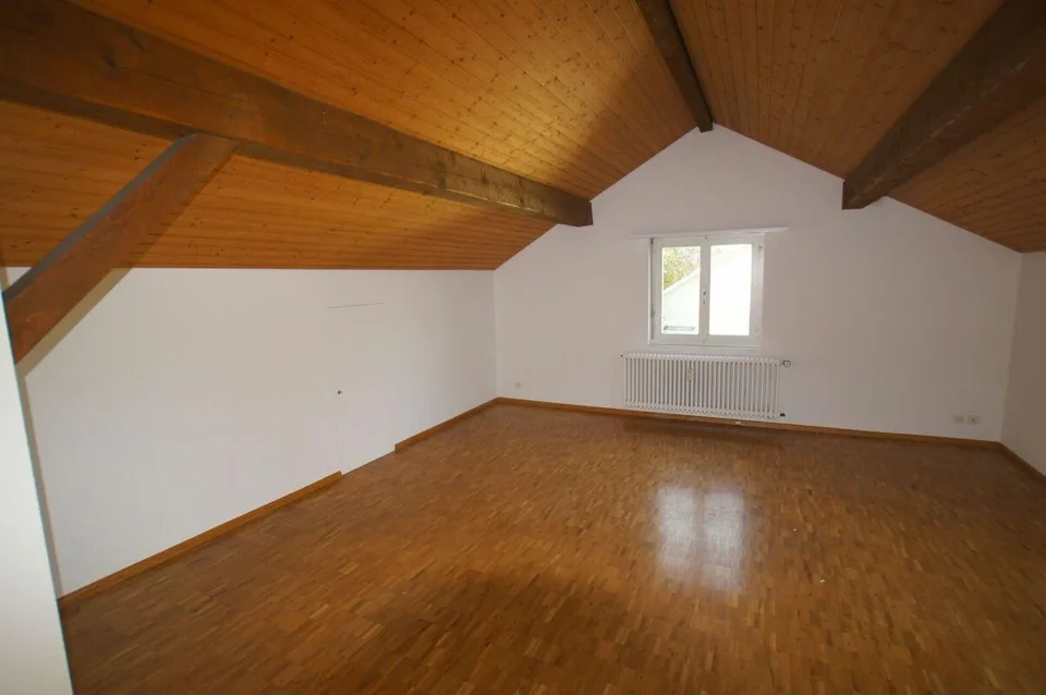 Schöne und helle Dachwohnung auf dem Bruderholz