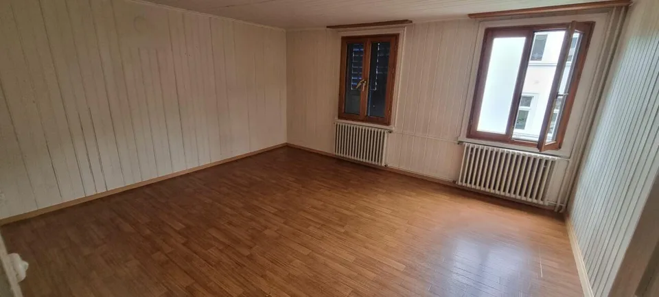 Habitation spacieuse au centre - À quelques minutes de l'école et du centre!