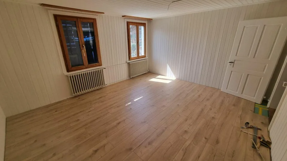 Habitation spacieuse au centre - À quelques minutes de l'école et du centre!