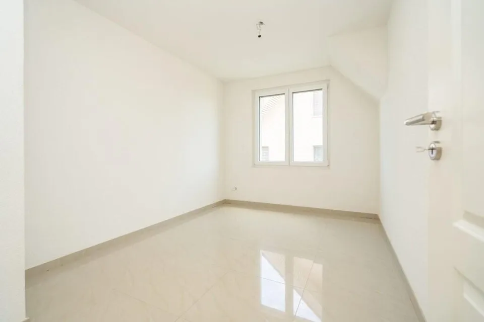 Grosszügige 5.5-Zimmer-Wohnung im 2. Stock – Foto 6 von 7