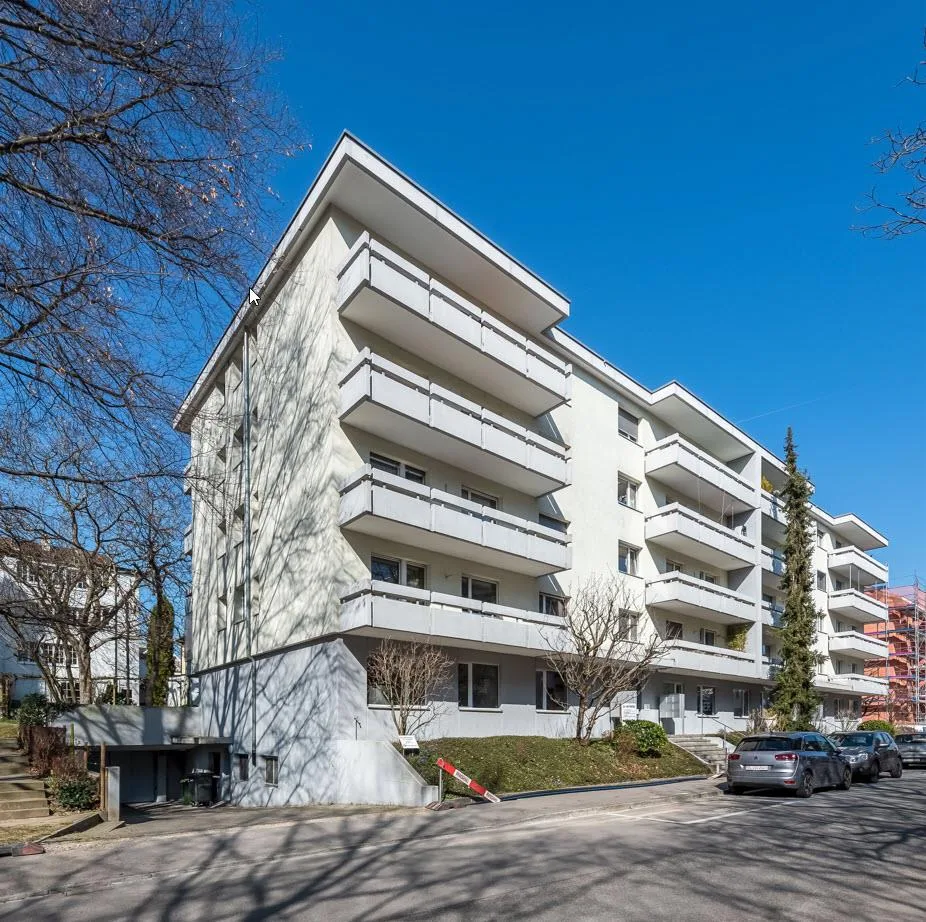 Bel appartement de 4,5 pièces lumineux à Binningen