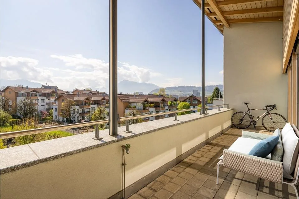 Appartement-maisonnette de rêve de 4,5 pièces avec terrasse, vue sur la montagne et salle de loisirs à Holzhäusern