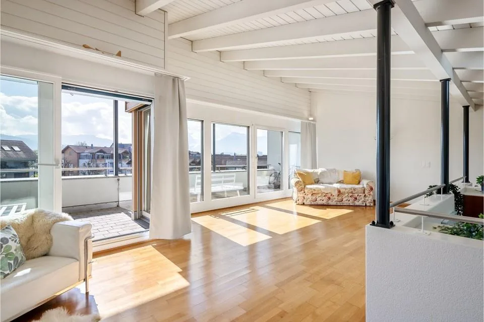 Traumhafte 4.5-Zimmer-Maisonette-Wohnung mit Terrasse, Bergblick un...