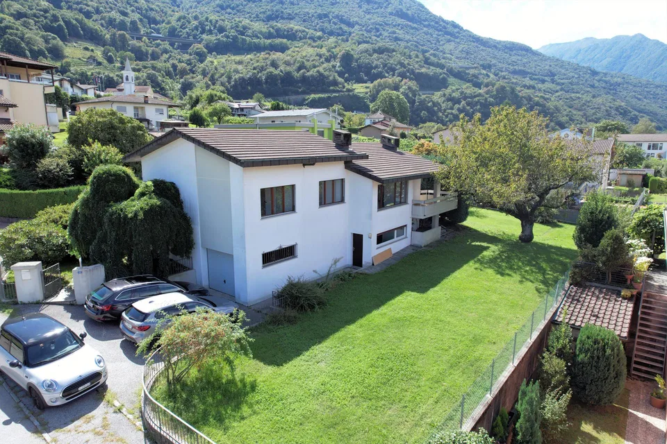 Casa su un unico piano con grande terreo in zona tranquilla