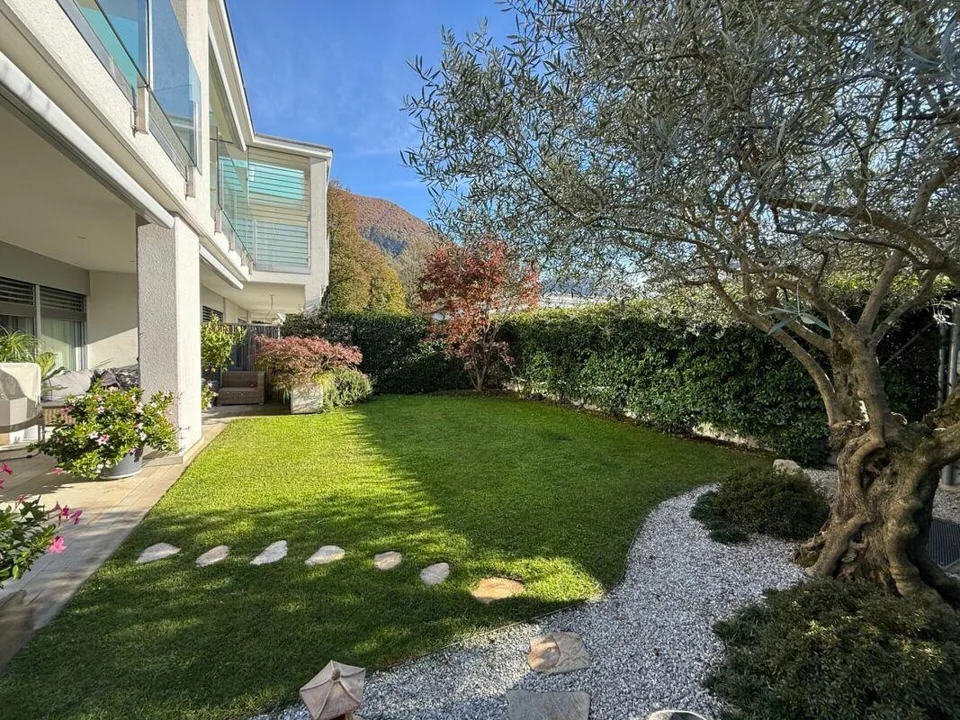 Appartamento di 3.5 locali con giardino e locale ufficio privato ri...