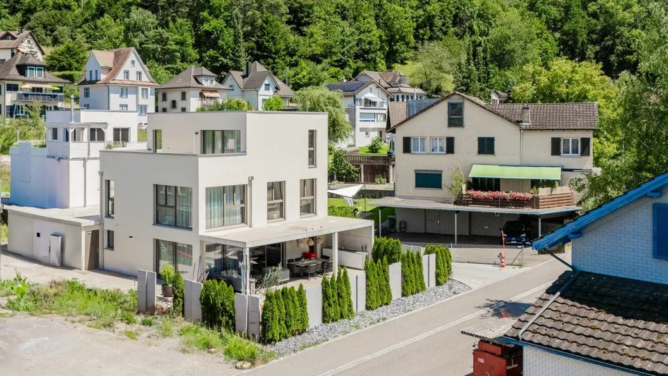 Casa unifamiliare di lusso con costruzione di alta qualità e piscina esterna
